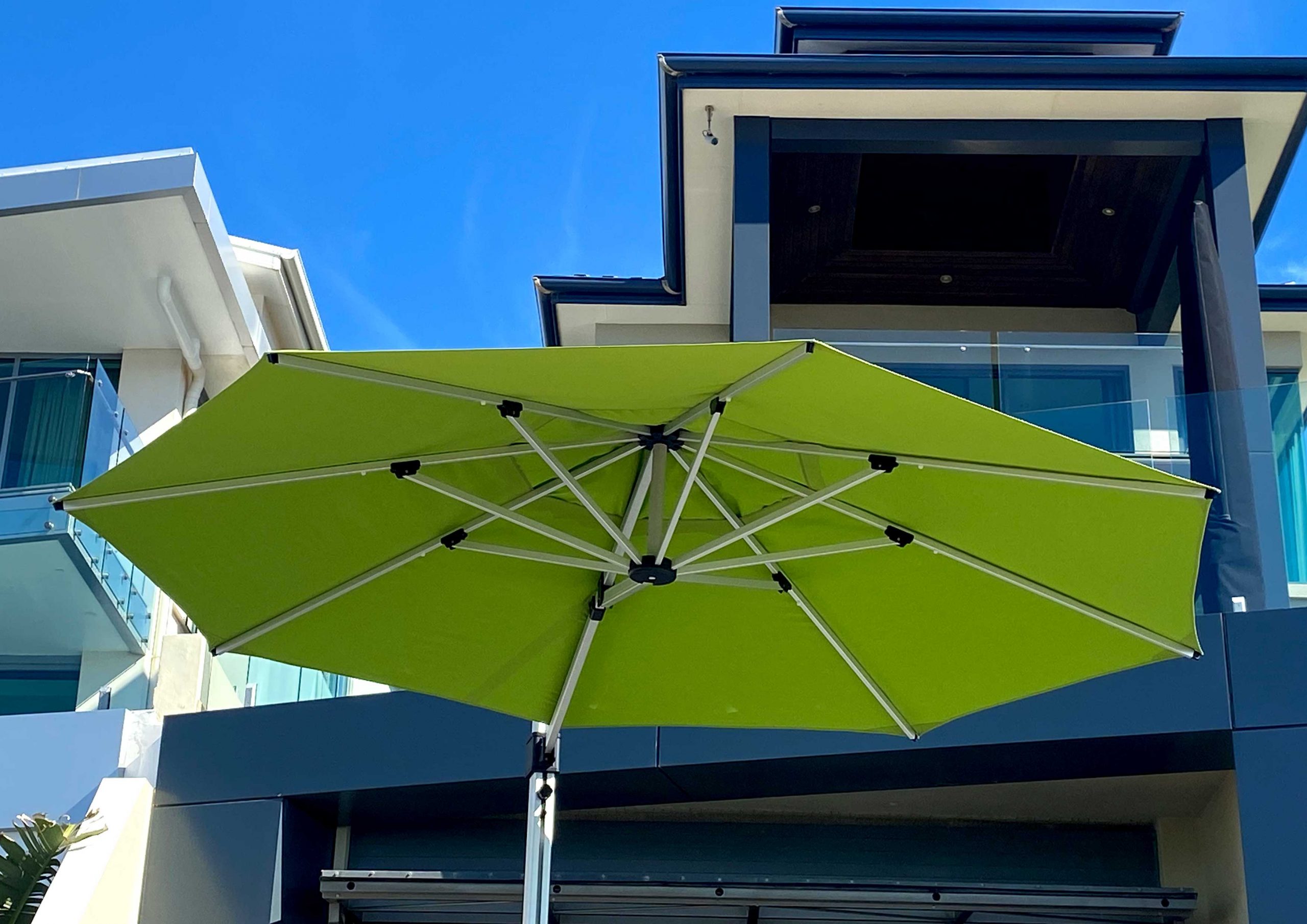 4m Octagonal Cantilever Umbrella